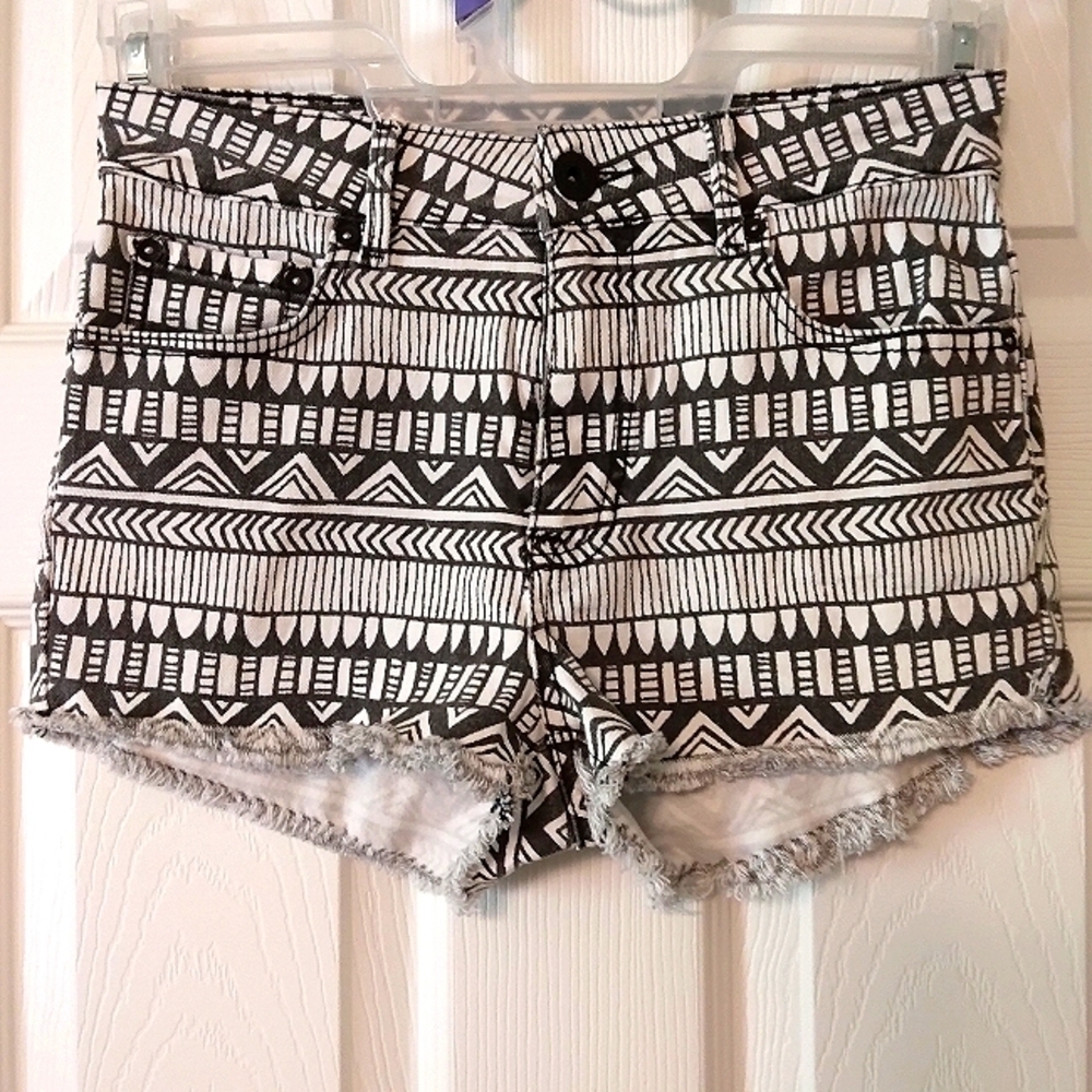 BULLHEAD Black & Cream Aztec Southwest  High-Rise Cut-off Jean Shorts size 2